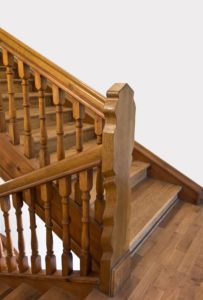 rénovation d'un escalier en bois ancien
