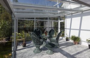 couverture de terrasse en PVC et verre