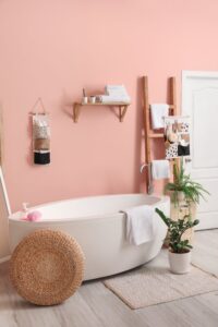 salle de bain moderne et design dans les tons roses pastels