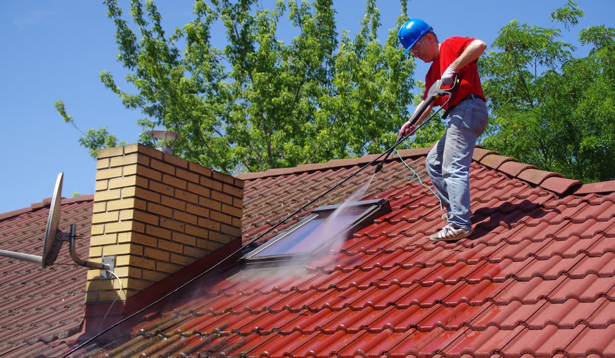 Quelques conseils pour bien nettoyer votre toiture