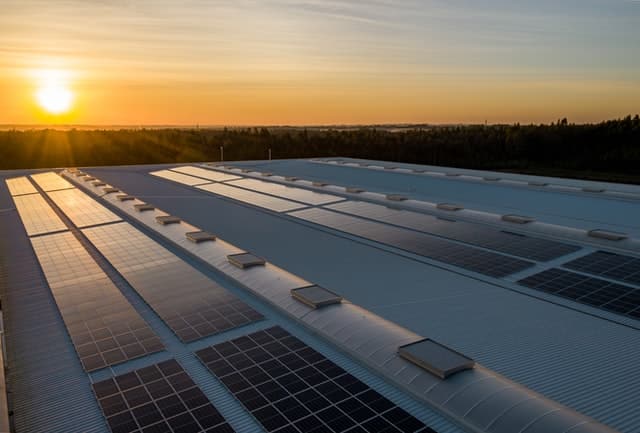 Panneaux photovoltaïques sur toit plat: les conditions à respecter. 